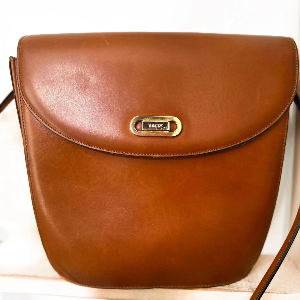Bally Tan Leather Shoulder Bag with Gold Detail - Picture 2 of 12